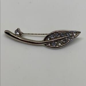 Vintage Silvertone rhinestone leaf brooch